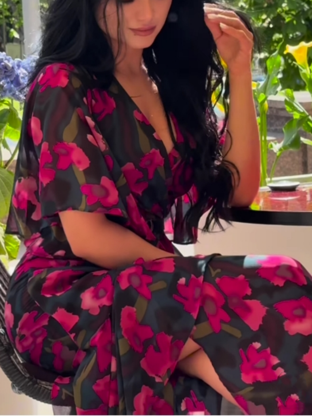 SCARLETT | RETRO V-NECK TRUMPET SLEEVE PRINTED DRESS